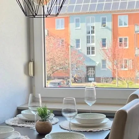 Citynahe Gemuetliche Mit 5 Schlafzimmern Апартаменты *